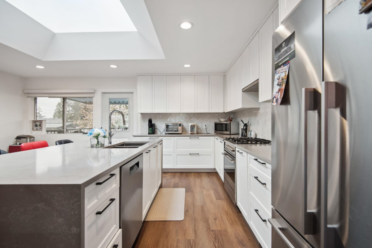 Living Room Photo of 220 N Grosvenor Avenue, Burnaby, BC