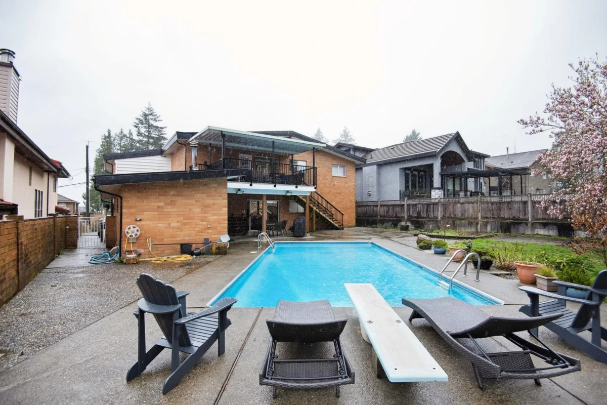 Outdoor Kitchen Photo of 220 N Grosvenor Avenue, Burnaby, BC