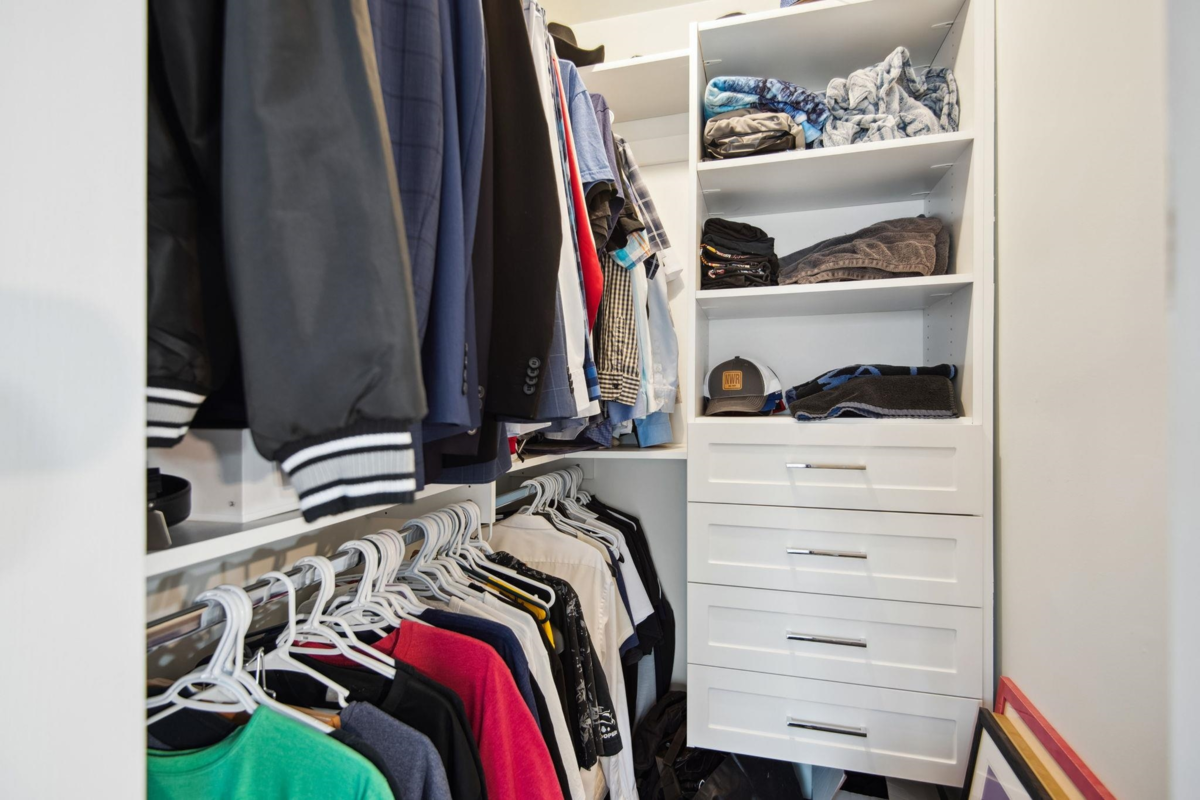 Primary Bathroom Photo of 220 N Grosvenor Avenue, Burnaby, BC