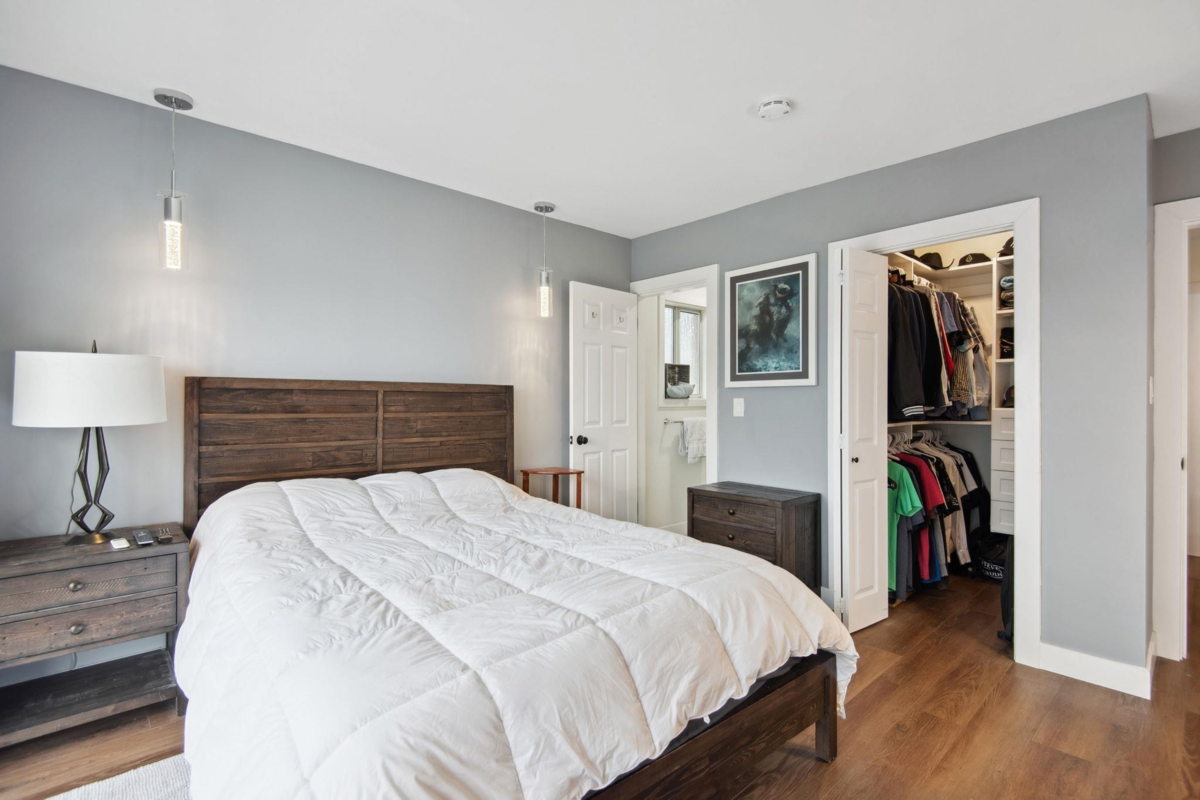 Primary Bedroom Photo of 220 N Grosvenor Avenue, Burnaby, BC