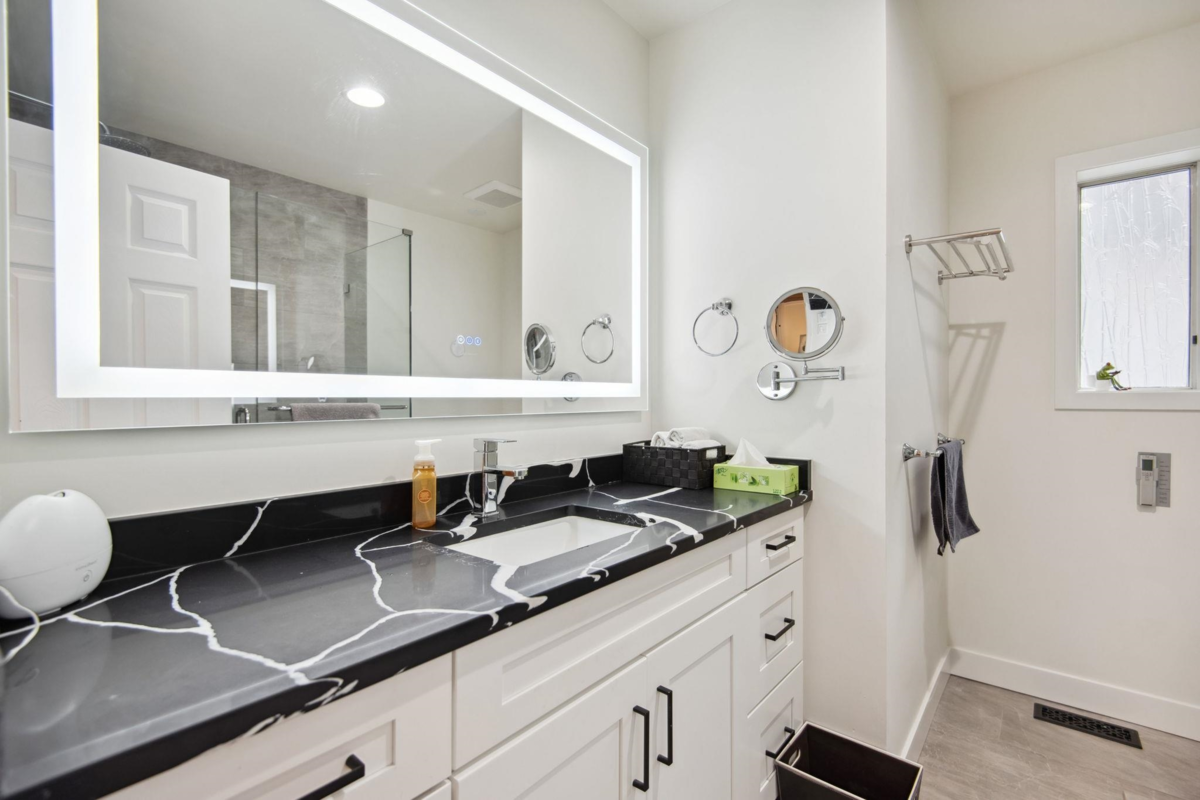 Walk-In Closet Photo of 220 N Grosvenor Avenue, Burnaby, BC