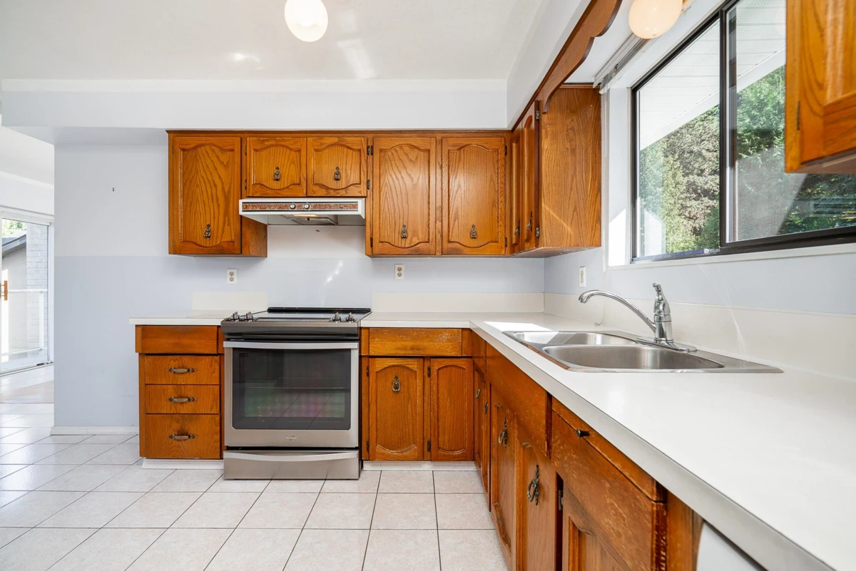 Walk-In Closet Photo of 5 Tuxedo Place, Port Moody, BC
