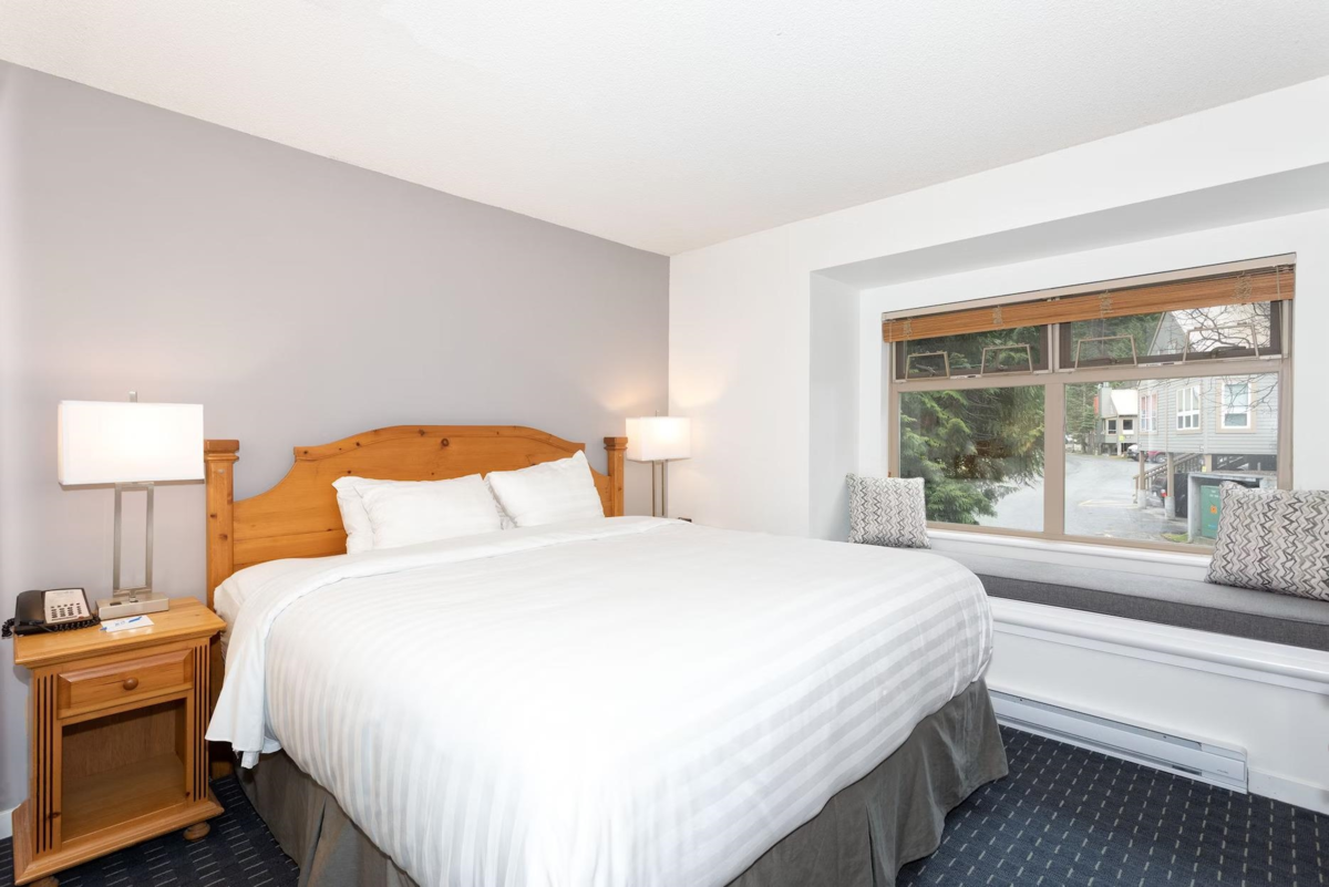 Kitchen Photo of 117 2050 Lake Placid(Week 51) Road, Whistler, BC