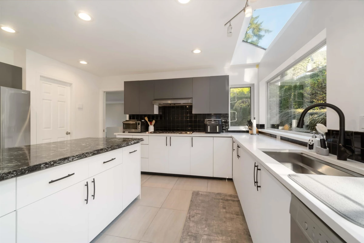 Breakfast Nook Photo of 456 Montroyal Boulevard, North Vancouver, BC