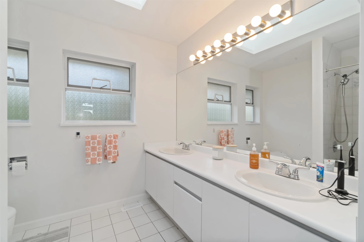 Entry Foyer Photo of 456 Montroyal Boulevard, North Vancouver, BC