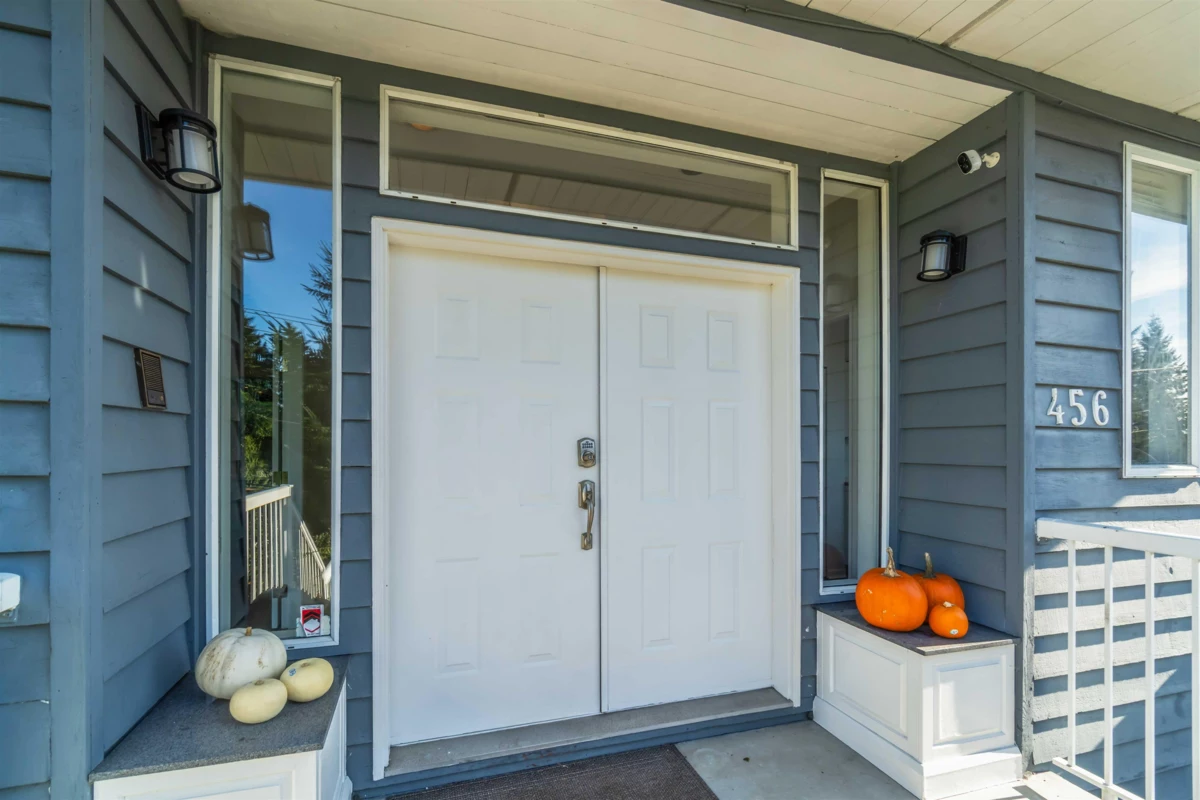 Family Room Photo of 456 Montroyal Boulevard, North Vancouver, BC