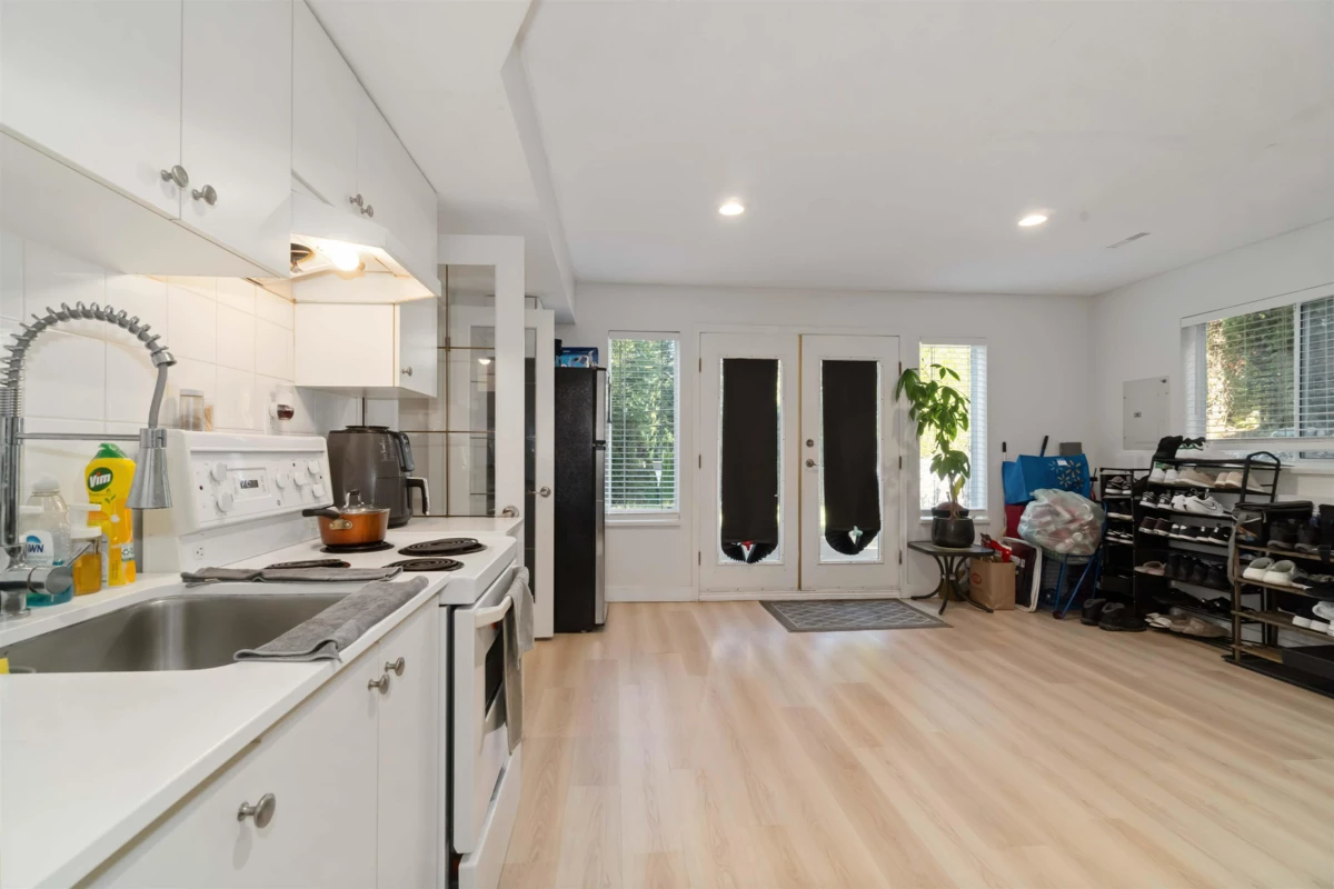 Garage Interior Photo of 456 Montroyal Boulevard, North Vancouver, BC