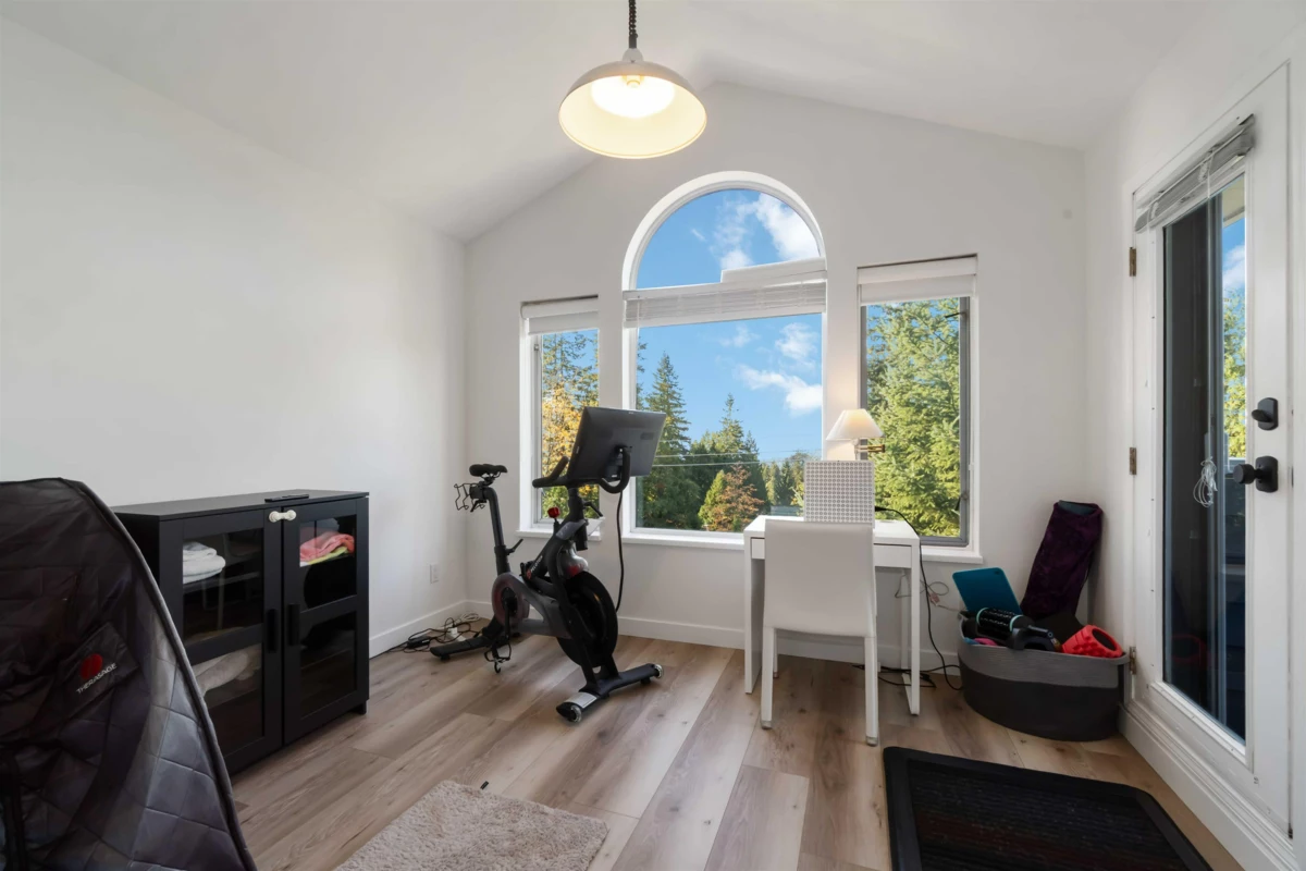 Loft / Bonus Room Photo of 456 Montroyal Boulevard, North Vancouver, BC