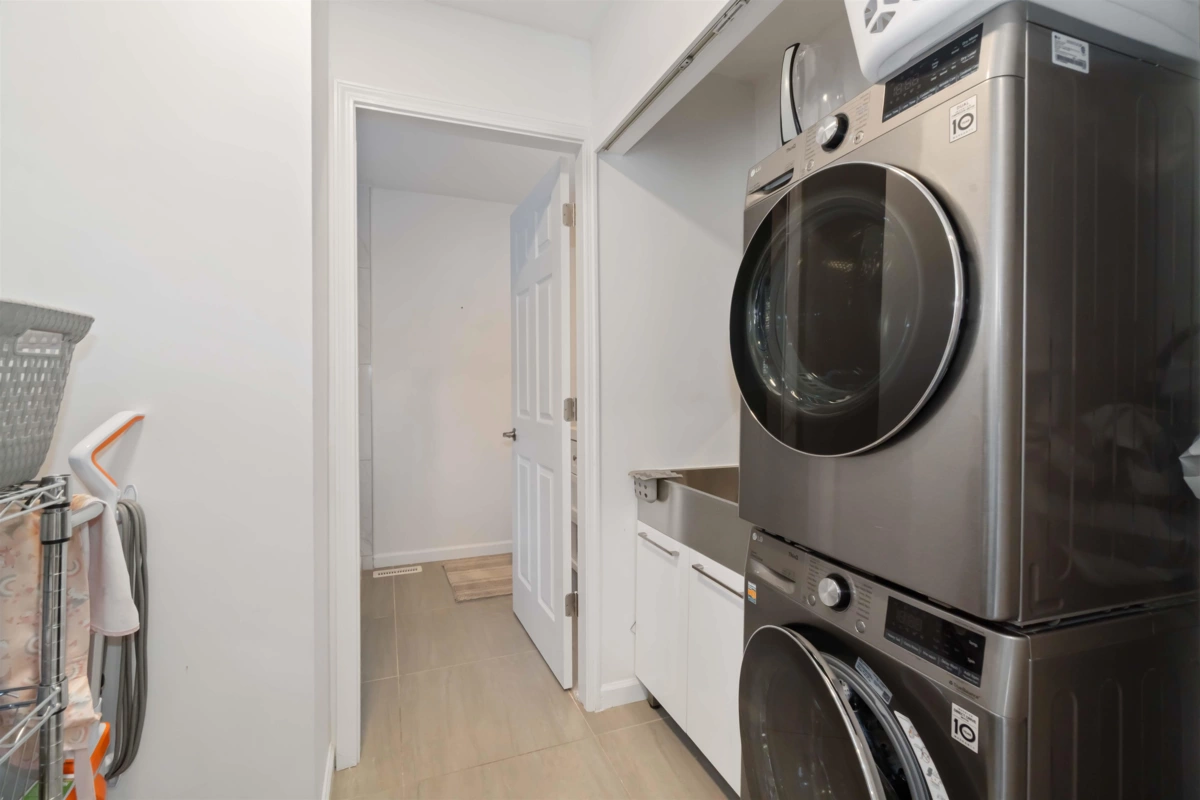 Primary Bathroom Photo of 456 Montroyal Boulevard, North Vancouver, BC