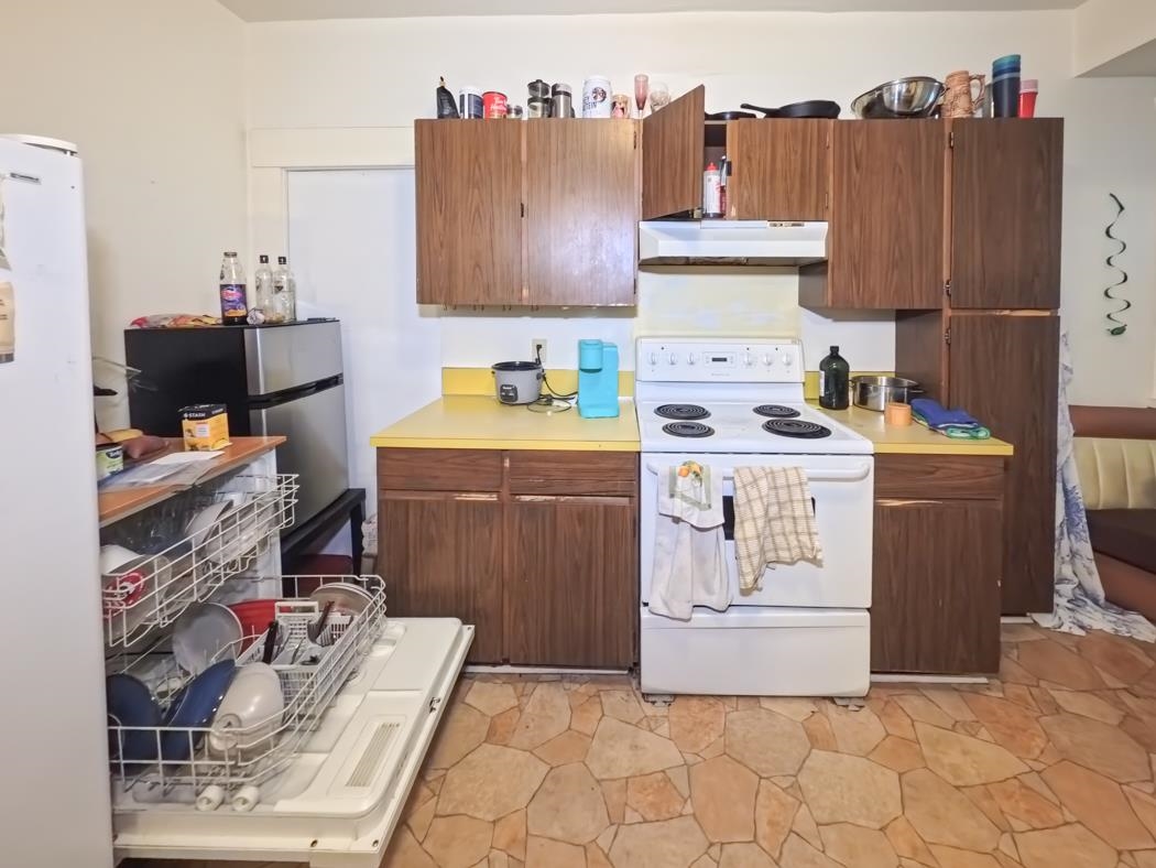 Kitchen Photo of 5570 Balaclava Street, Vancouver, BC
