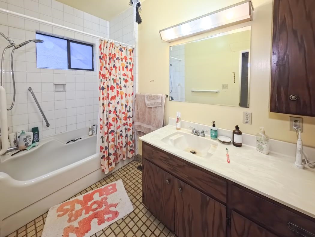 Walk-In Closet Photo of 5570 Balaclava Street, Vancouver, BC