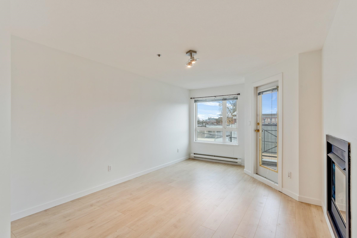 Bedroom 2 Photo of 307 2335 Whyte Avenue, Port Coquitlam, BC