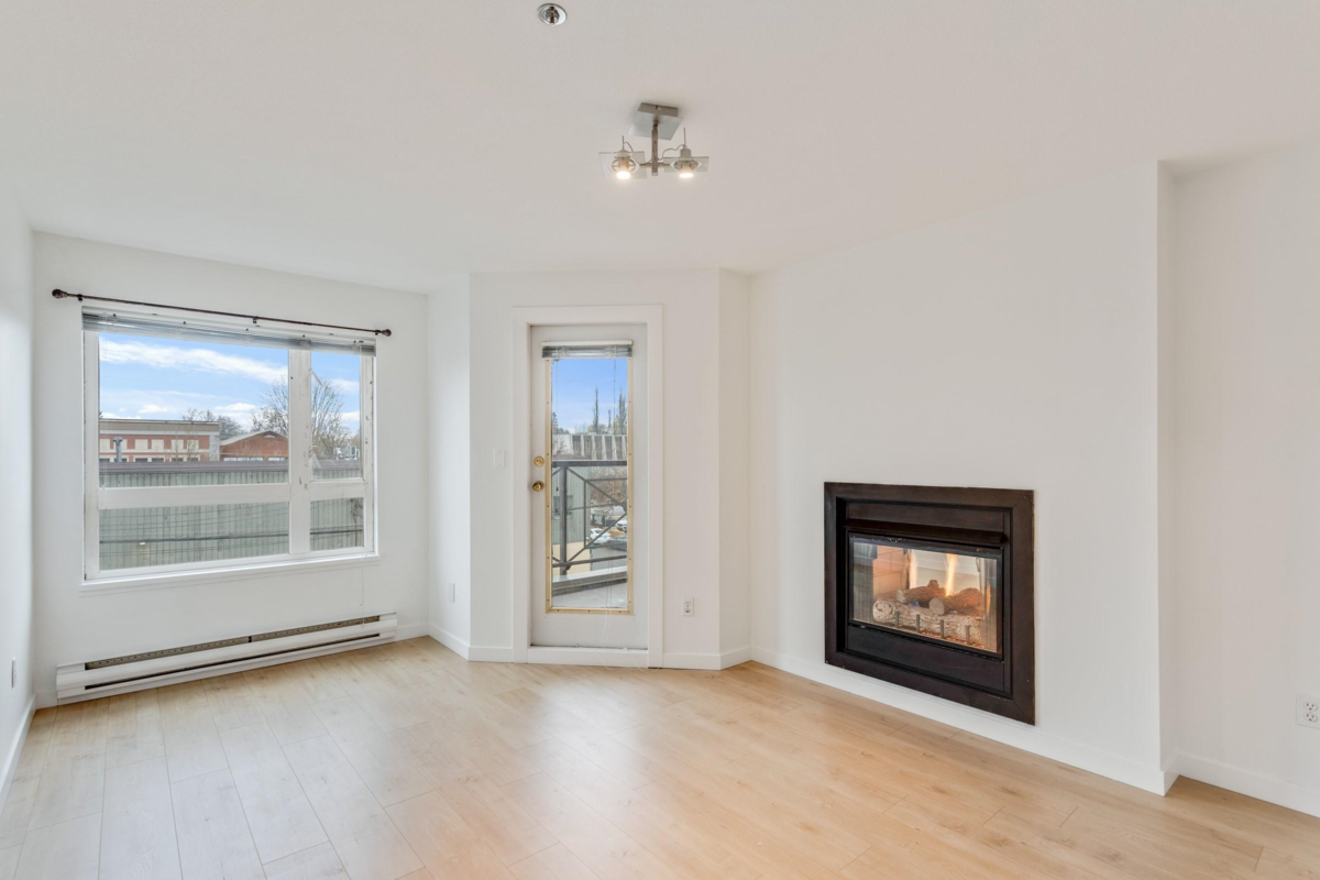 Bedroom 3 Photo of 307 2335 Whyte Avenue, Port Coquitlam, BC