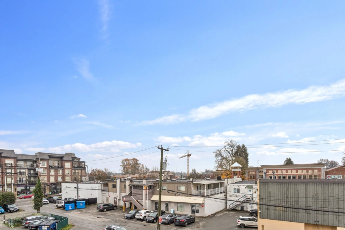 Entry Foyer Photo of 307 2335 Whyte Avenue, Port Coquitlam, BC
