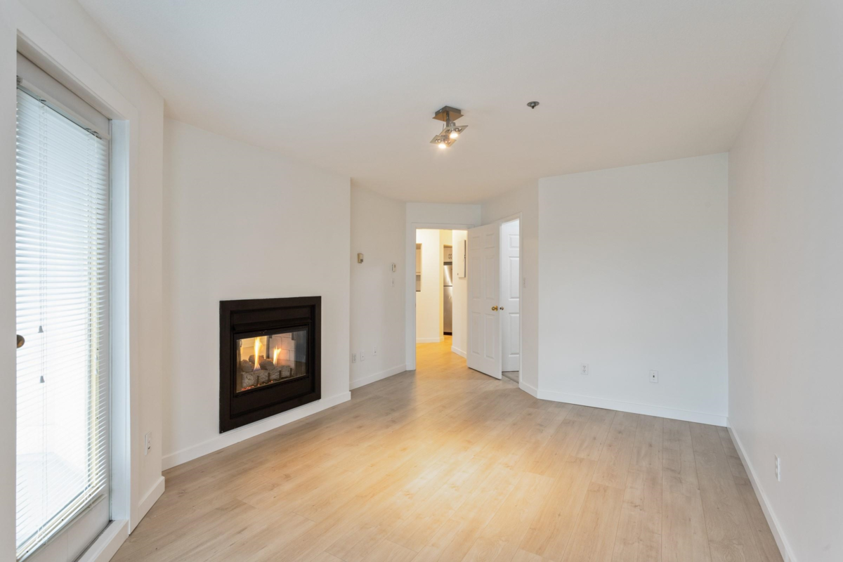 Guest Bathroom Photo of 307 2335 Whyte Avenue, Port Coquitlam, BC