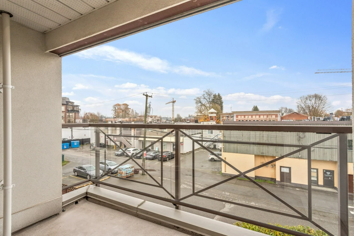 Mudroom Photo of 307 2335 Whyte Avenue, Port Coquitlam, BC