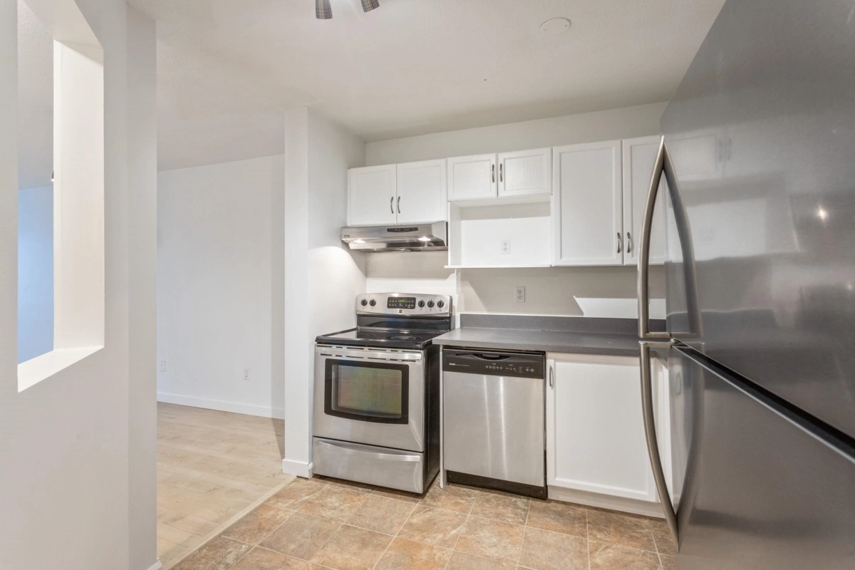 Primary Bathroom Photo of 307 2335 Whyte Avenue, Port Coquitlam, BC