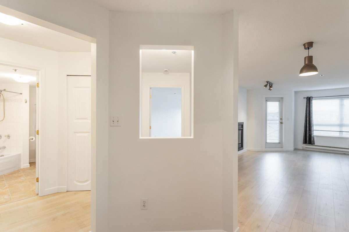 Walk-In Closet Photo of 307 2335 Whyte Avenue, Port Coquitlam, BC