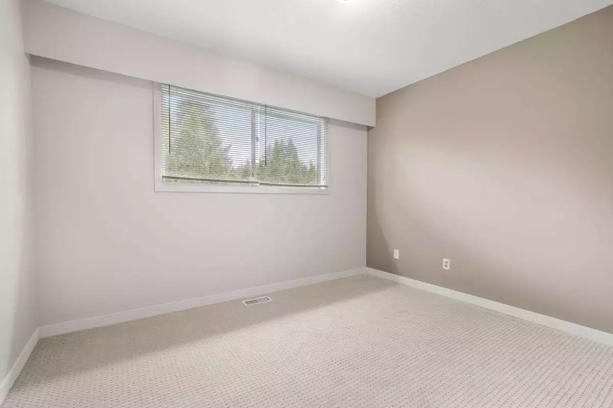 Entry Foyer Photo of 31949 Silverdale Avenue, Mission, BC