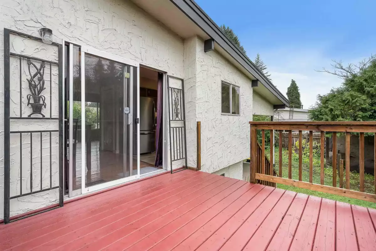 Guest Bathroom Photo of 31949 Silverdale Avenue, Mission, BC