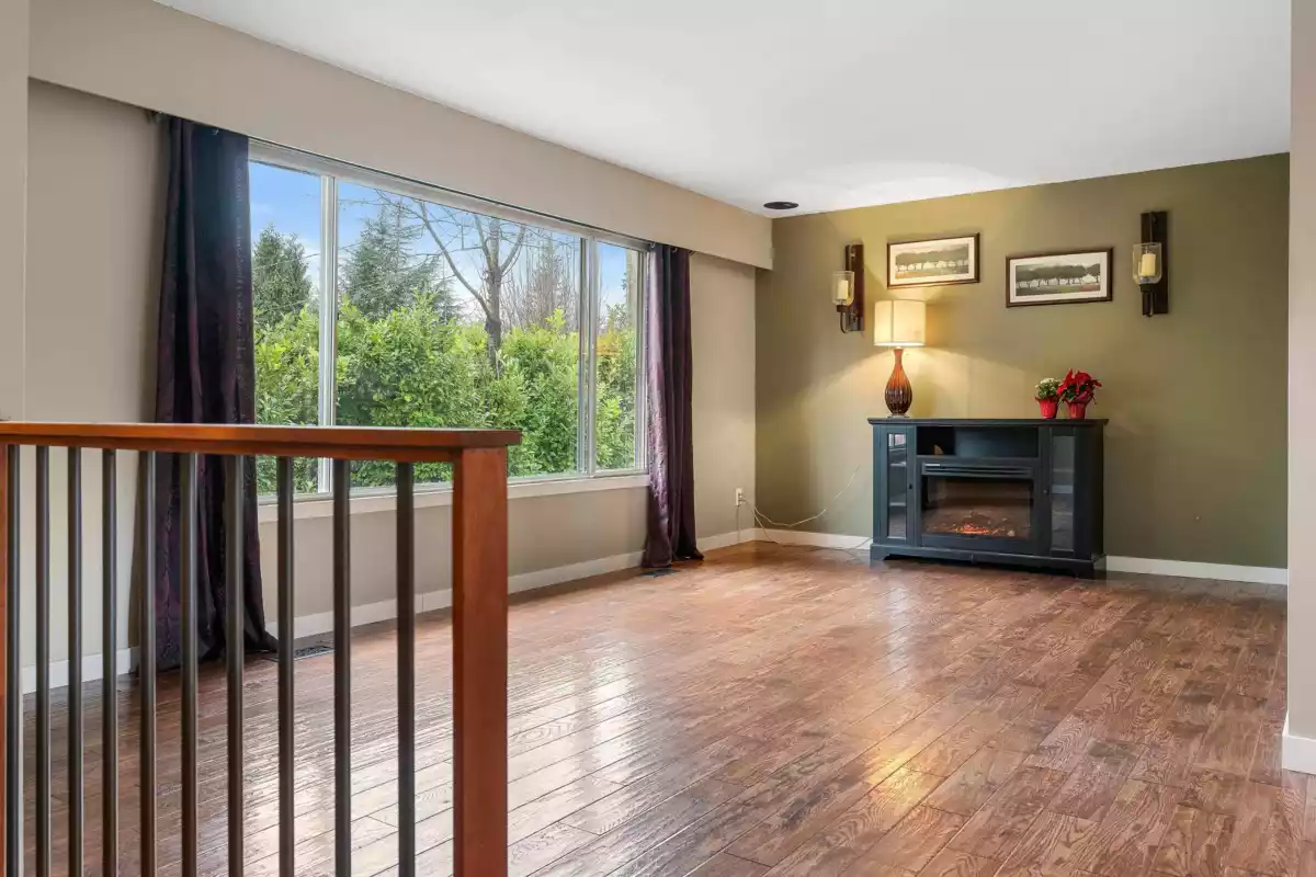 Living Room Photo of 31949 Silverdale Avenue, Mission, BC