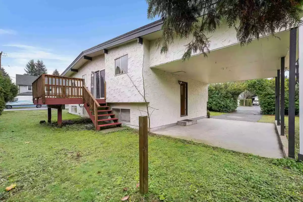 Swimming Pool Photo of 31949 Silverdale Avenue, Mission, BC