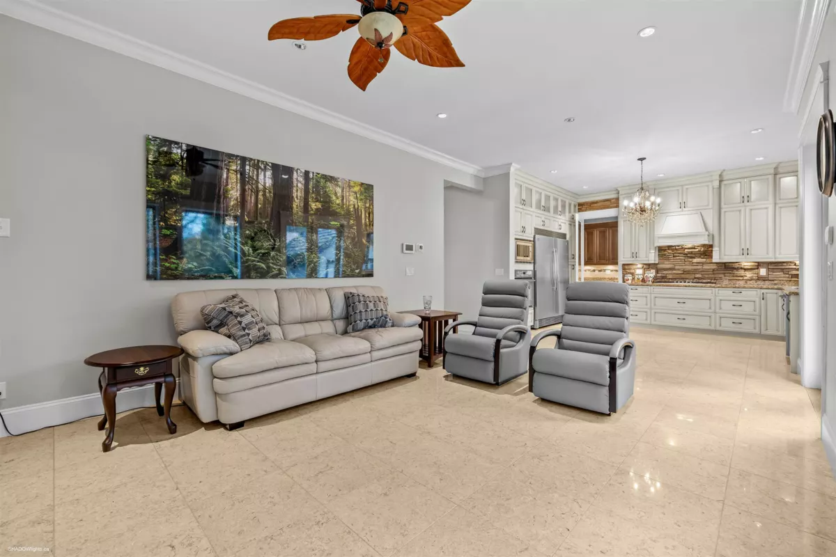 Kitchen Island Photo of 11248 156a Street, Surrey, BC