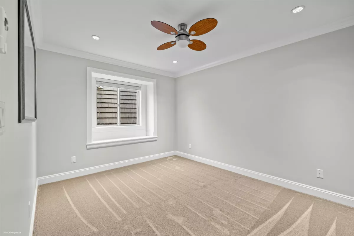 Laundry Room Photo of 11248 156a Street, Surrey, BC