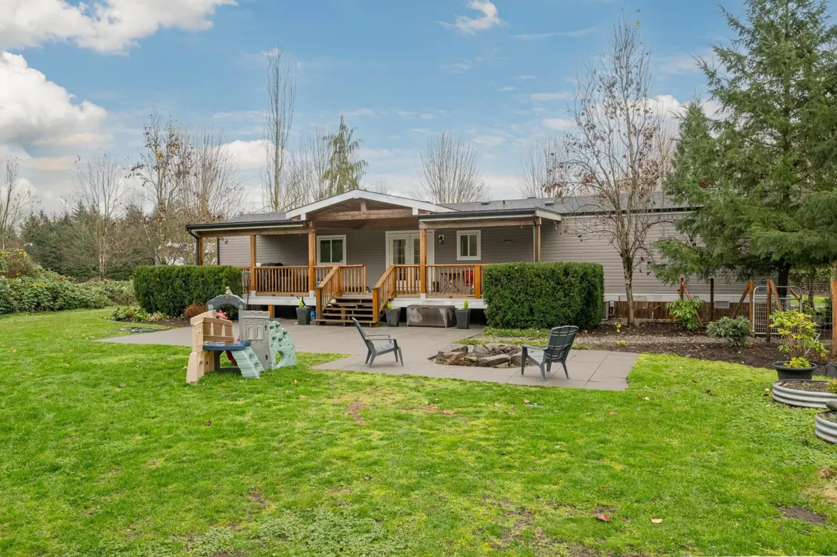 Outdoor Kitchen Photo of 26979 58 Avenue, Langley, BC