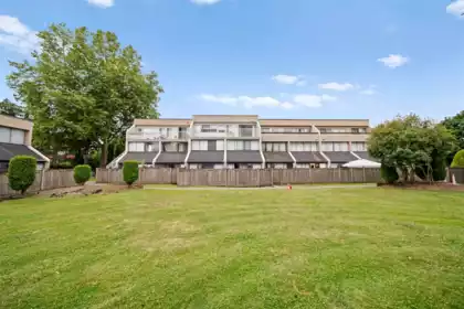 55 17708 60 Avenue, Surrey, BC, Cloverdale BC — 1 bed apartment/condo for sale