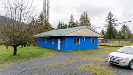 Swimming Pool Photo of 40895 Henderson Road, Columbia Valley, BC
