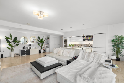 Kitchen Island Photo of 2306 838 W Hastings Street, Vancouver, BC