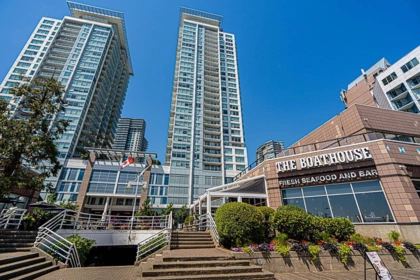 2712 908 Quayside Drive, New Westminster, BC, New Westminster — Apartment/Condo for sale
