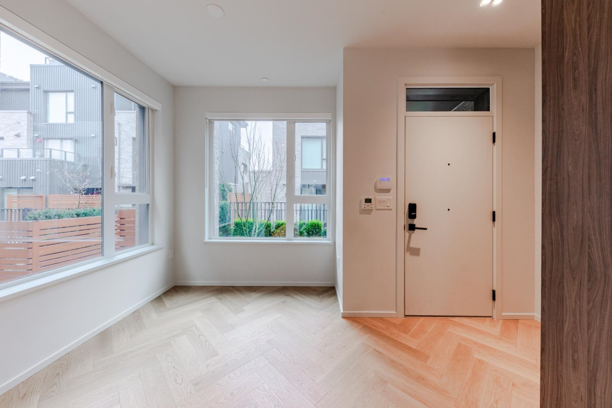 Family Room Photo of 131 765 W 49th Avenue, Vancouver, BC