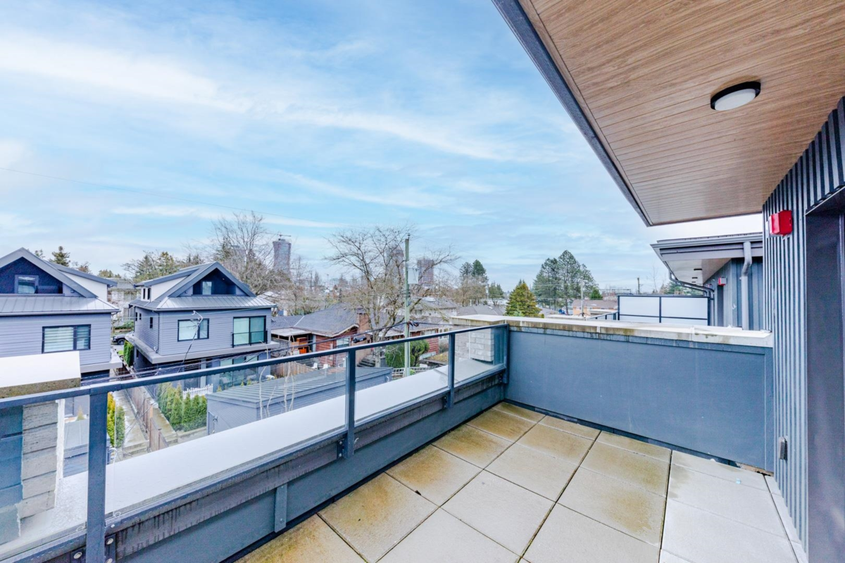 Swimming Pool Photo of 131 765 W 49th Avenue, Vancouver, BC