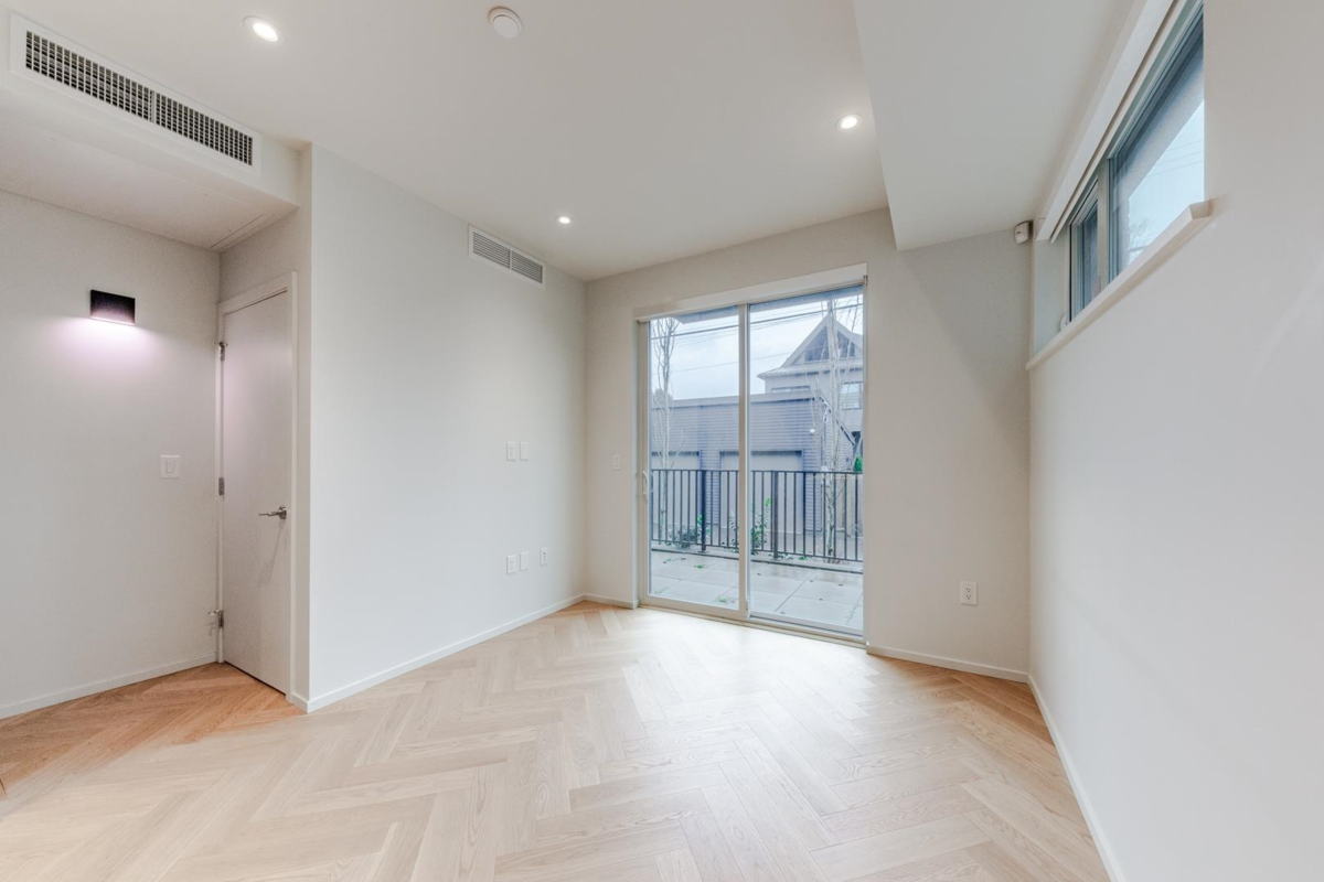 Walk-In Closet Photo of 131 765 W 49th Avenue, Vancouver, BC