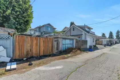 Front Yard Photo of 5755 Dumfries Street, Vancouver, BC