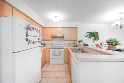 Kitchen Island Photo of 2103 6088 Willingdon Avenue, Burnaby, BC