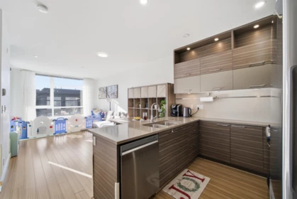 303 9150 University High Street, Burnaby, BC, Burnaby — Apartment/Condo for sale