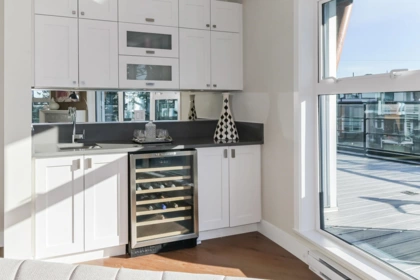Breakfast Nook Photo of 418 14855 Thrift Avenue, White Rock, BC