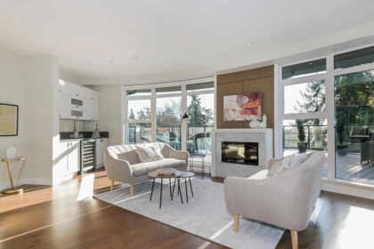 418 14855 Thrift Avenue, White Rock, BC