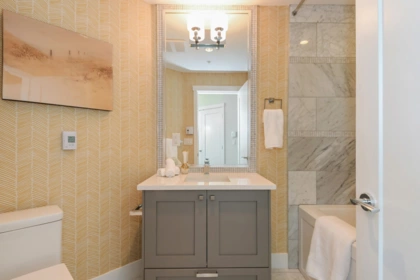 Guest Bathroom Photo of 418 14855 Thrift Avenue, White Rock, BC