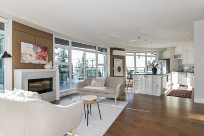 418 14855 Thrift Avenue, White Rock, BC