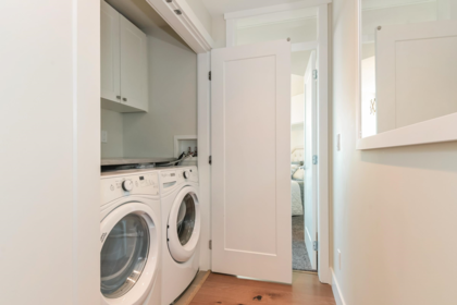 Powder Room Photo of 418 14855 Thrift Avenue, White Rock, BC