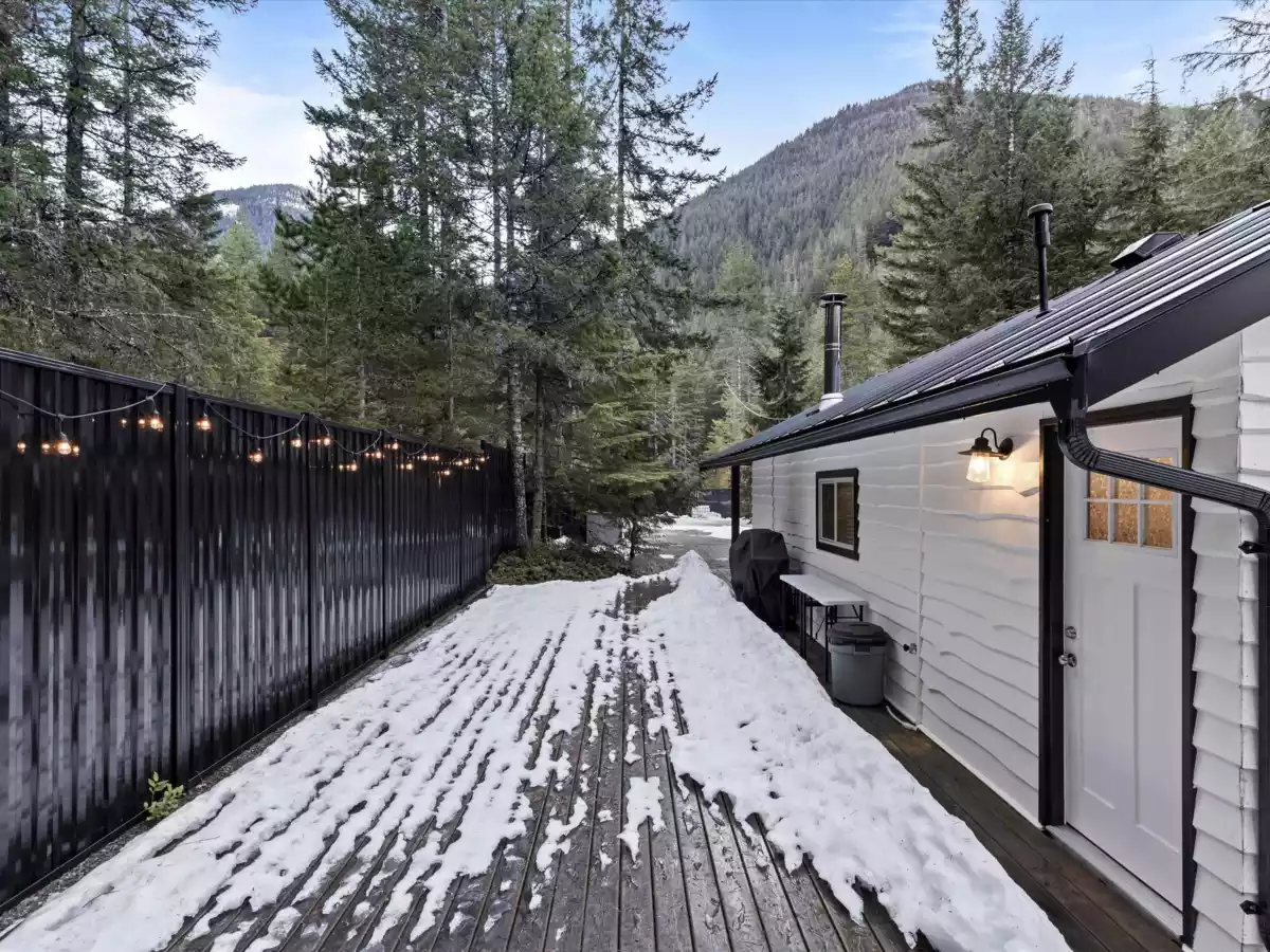 Entry Foyer Photo of 5102 Paulsen Road, Chilliwack, BC