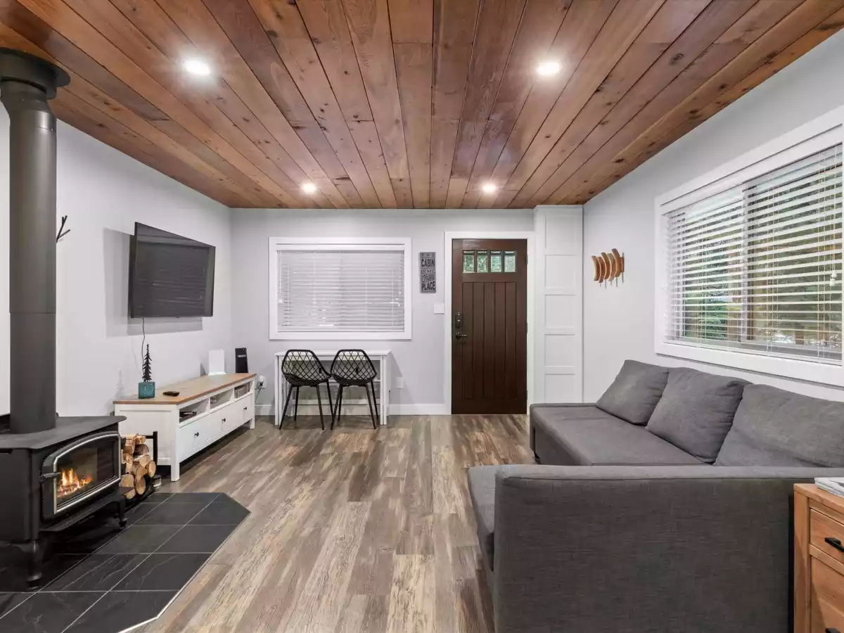 Kitchen Island Photo of 5102 Paulsen Road, Chilliwack, BC