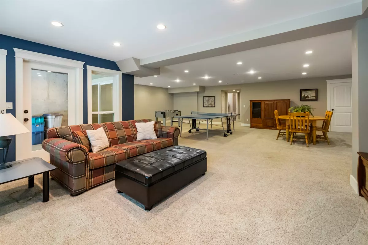 Swimming Pool Photo of 21949 6 Avenue, Langley, BC