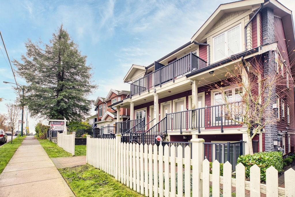 Mudroom Photo of 201 4577 Slocan Street, Vancouver, BC