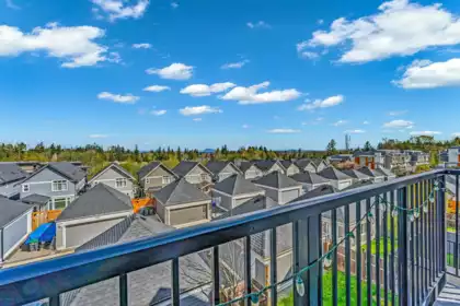 15855 29a Avenue, Surrey, BC, Grandview Surrey — 5 bed single family residence for sale