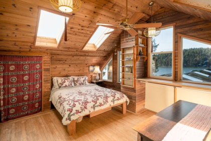 Guest Bathroom Photo of 1587 Mount Gardner Road, Bowen Island, BC